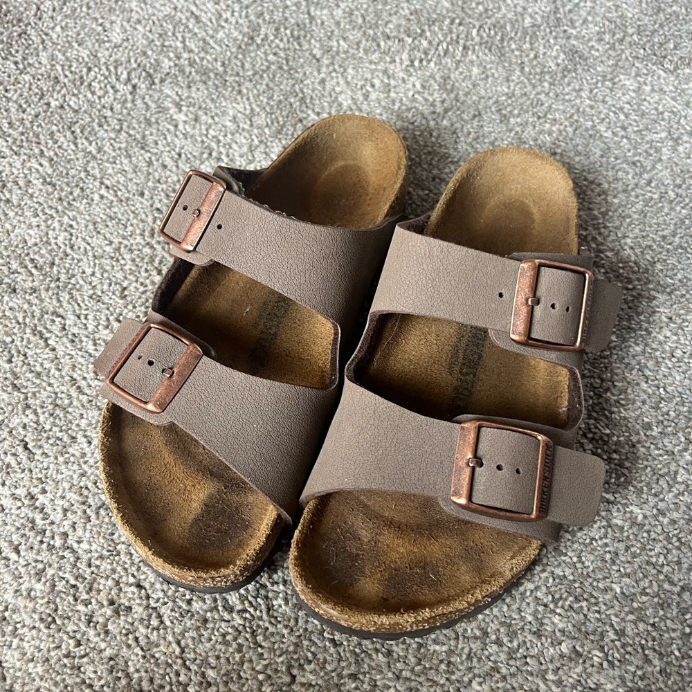 Birkenstocks Arizona Mocha size 33